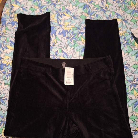 NWT Women's HUE Leggings Straight Up Cool Cord Black 2X - Picture 2 of 5